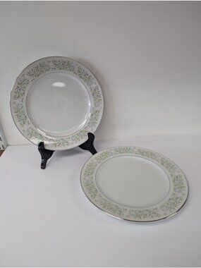 Taihei China Fine China Dinner Plates Set 2 Floral Silver Trim Japan 10 1/4"